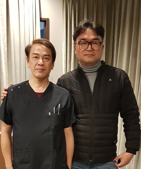 왼쪽, 일본 쇼와대학병원 전임교수 '하세자와 겐지' 박사, 오른쪽, NK헬스케어(주) 강주원 대표