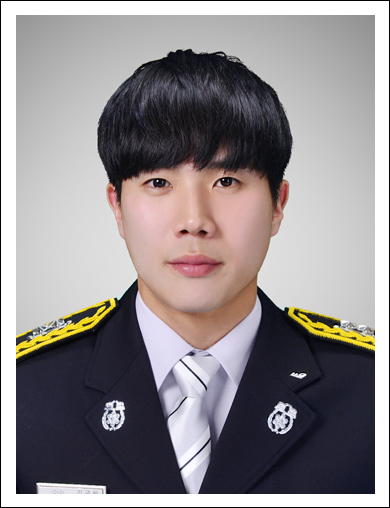 지난 7월 31일 급류 속에서 인명을 구하다 순직한 故김국환 순천소방서 소속 소방장./사진=LG