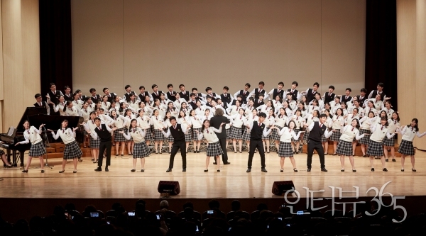 제17회 국제 합창 콩쿠르에서 대거 입상한 새소리음악중고등학교의 그라시아스 소년소녀합창단/사진=새소리음악중고등학교