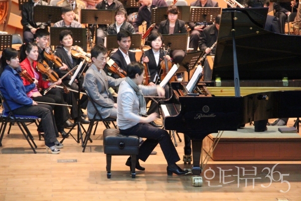 북한 오케스트라와 연주 리허설
