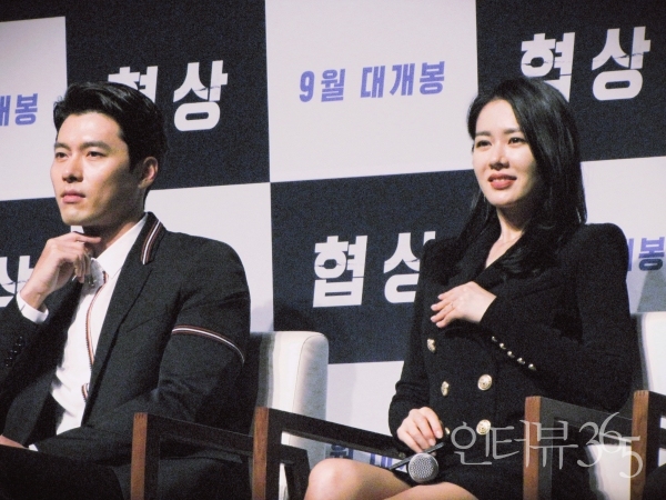 9일 압구정CGV에서 진행된 '협상' 제작발표회에 참석한 배우 현빈(좌), 손예진(우)/사진=박상훈 기자