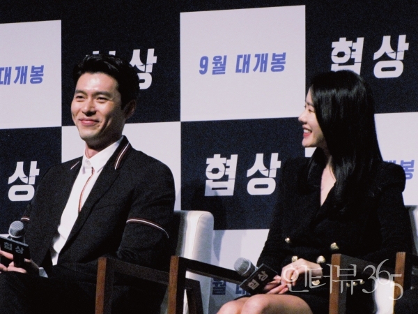 9일 압구정CGV에서 진행된 '협상' 제작발표회에 참석한 배우 현빈(좌), 손예진(우)/사진=박상훈 기자