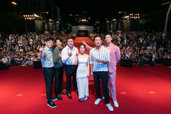 해외 프로모션의 첫 시작인 대만 레드카펫 행사를 성황리에 마친 영화 '신과함께-인과 연' 주역들/사진=롯데엔터테인먼트