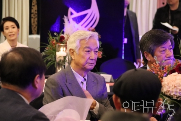 5일 부산 노보텔 엠배서더 그랜드볼룸에서 열린 2018 부산국제영화제 '한국영화 회고전의 밤'에 참석한 배우 강신성일/사진=박상훈 기자