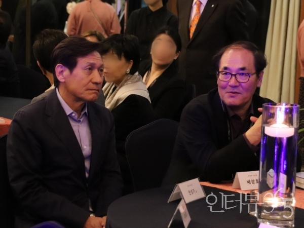 5일 부산 노보텔 엠배서더 그랜드볼룸에서 열린 2018 부산국제영화제 '한국영화 회고전의 밤'에 참석한 배우 안성기, 배창호 감독/사진=박상훈 기자
