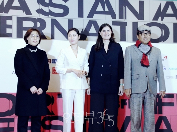 아시아나국제단편영화제 심사위원단 안은미 영화사 폴룩스㈜바른손 대표, 문소리 배우 겸 감독, 팜스프링스국제단편영화제 수석 프로그래머를 역임한 페넬로페 바틀렛, 김한민 감독/사진=박상훈 기자