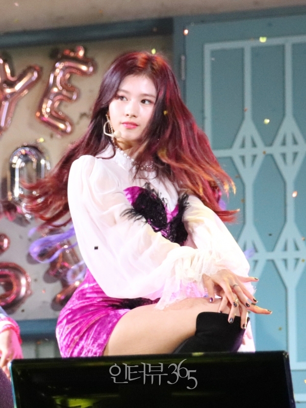 5일 오후 서울 강서구 KBS아레나홀에서 열린 걸그룹 트와이스(나연, 쯔위, 사나, 미나, 모모, 지효, 채영, 다현, 정연)의 여섯번째 미니앨범 'YES or YES' 언론 쇼케이스 현장/사진=박상훈 기자