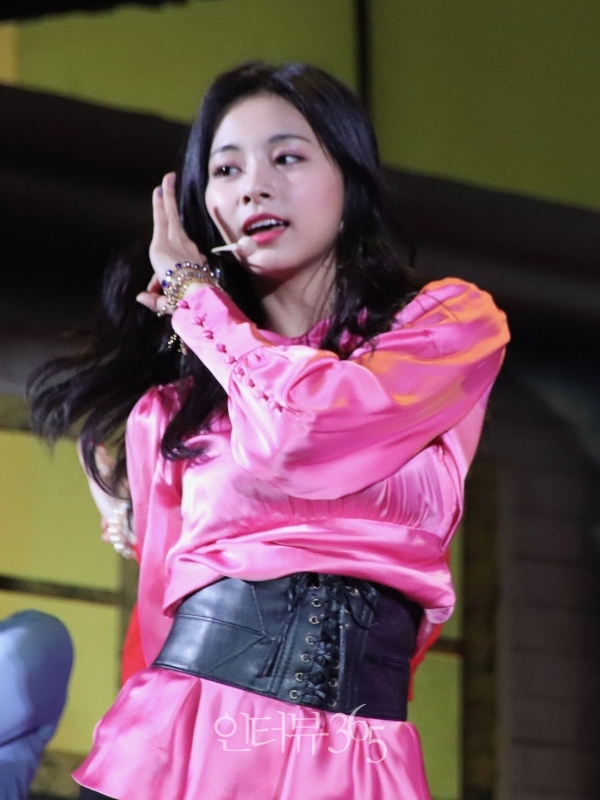 5일 오후 서울 강서구 KBS아레나홀에서 열린 걸그룹 트와이스(나연, 쯔위, 사나, 미나, 모모, 지효, 채영, 다현, 정연)의 여섯번째 미니앨범 'YES or YES' 언론 쇼케이스 현장/사진=박상훈 기자