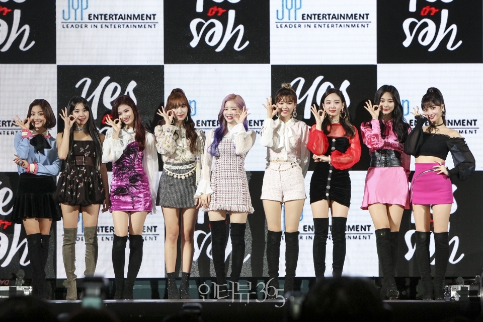걸그룹 트와이스(TWICE) 나연, 정연, 모모, 사나, 지효, 미나, 다현, 채영, 쯔위/사진=JYP