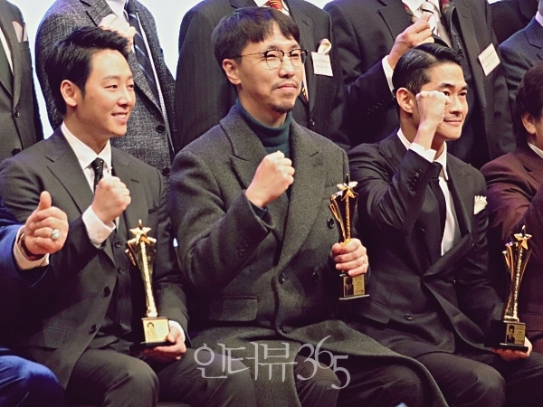 한국영화배우협회 주최 '2018 대한민국 베스트 스타상'에 참석한 배우 김동욱, 윤종빈 감독, 모델 겸 배우 배정남(좌측부터)/사진=인터뷰365