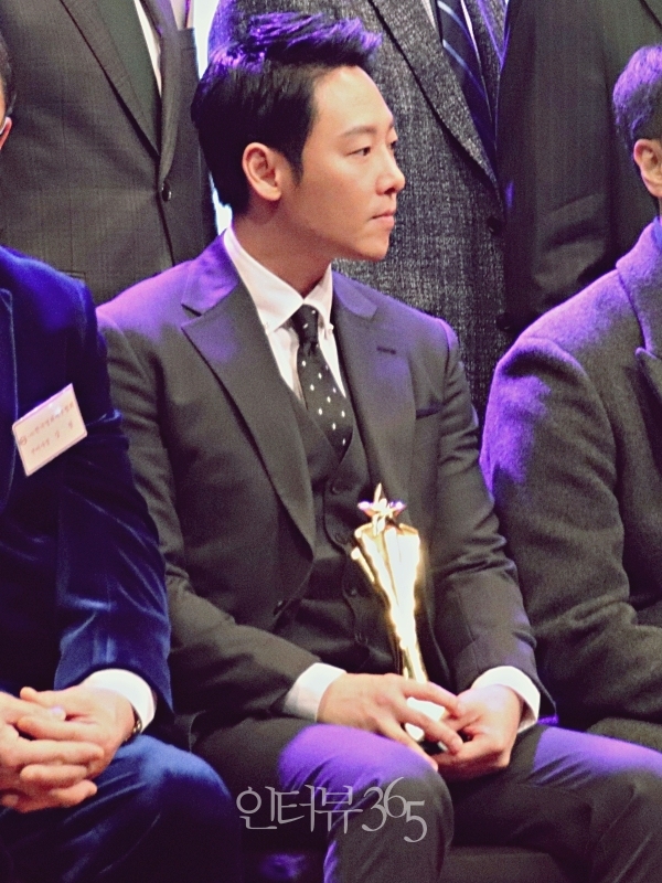 한국영화배우협회 주최 '2018 대한민국 베스트 스타상'에 참석한 배우 김동욱/사진=인터뷰365