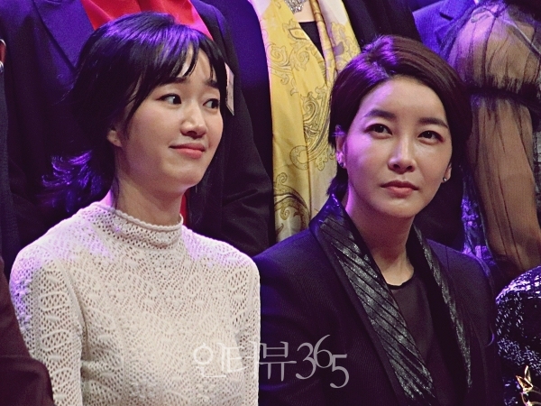 한국영화배우협회 주최 '2018 대한민국 베스트 스타상'에 참석한 배우 수애, 진서연/사진=인터뷰365