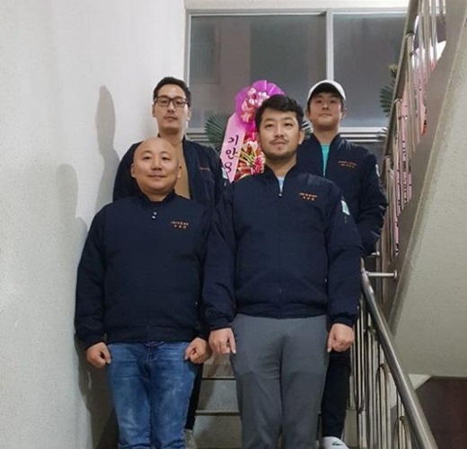 기안84 사무실 견학 인증샷/사진=웹툰 작가 주호민 SNS