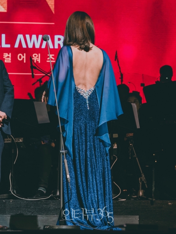제3회 한국뮤지컬어워즈에 시상자로 참석한 뮤지컬 배우 최정원/사진=쇼온컴퍼니