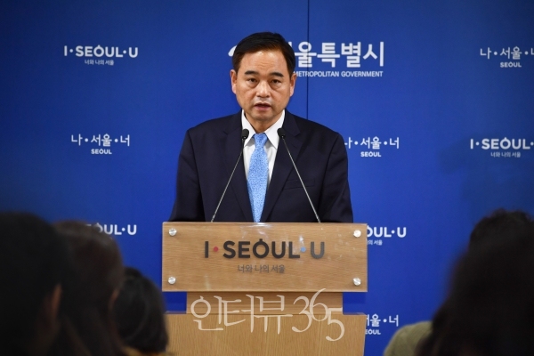 세운상가 일대 노포 보존 관련 서울시 입장 브리핑 중인 강맹훈 도시재생실장/사진=서울시