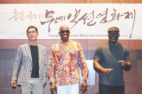 정두홍 무술감독, 웨슬리 스나입스, 척 제프리스 무술감독/사진=충북국제무예액션영화제