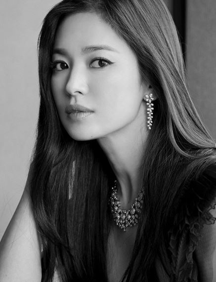 송혜교 흑백사진/사진=송혜교 인스타그램