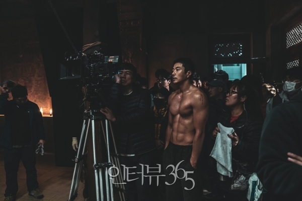 영화 '신의 한 수: 귀수편' 권상우 비하인드 스틸/사진=CJ엔터테인먼트
