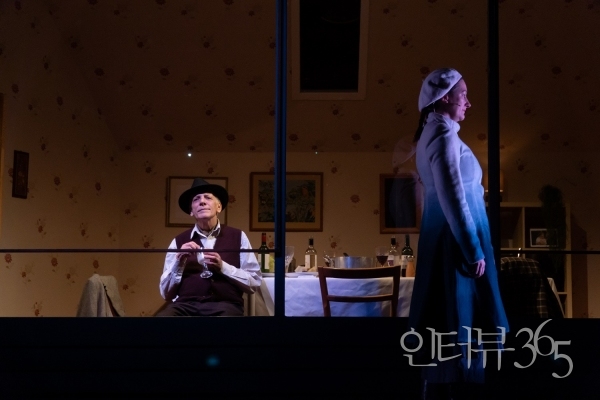[국립극단]인테리어즈_공연사진_13