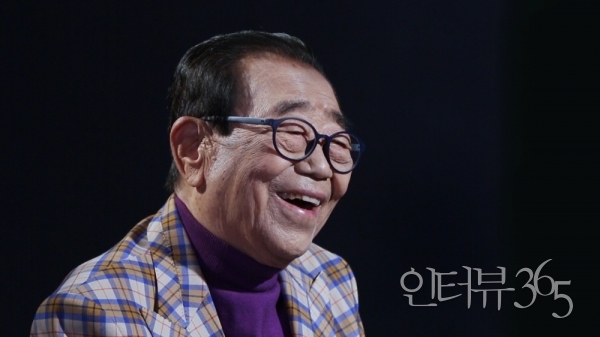 '출발!비디오 여행'에 출연한 국민MC송해/사진=MBC