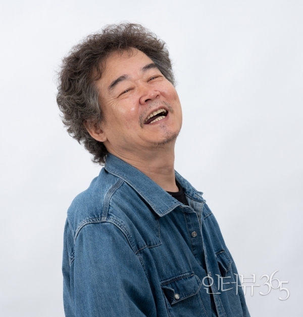 연극 '부조리 부부'의 배우 주호성