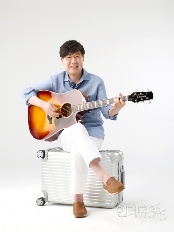 MC 겸 가수 임백천. MC로 활약하던 그가 30년만에 4집 앨범을 내놓았다.