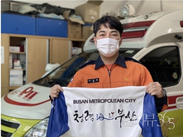 ㅋㅋ청렴갈매기라구 부산시공무원 홍보대사를 했었거든요 젊은공무원들 뽑아서 홍보하고하는거예요