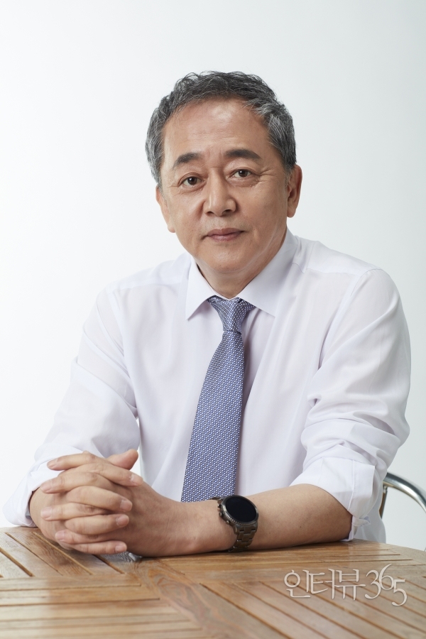 루마니아 주립극장  객원연출로 초빙받아 작업하는 사진입니다..