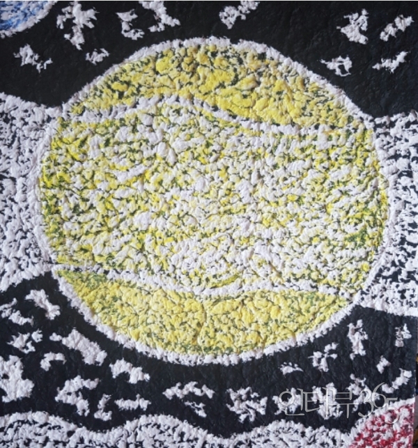 우주창조202010달생성,72.7X60.6, 한지에 먹과 유채