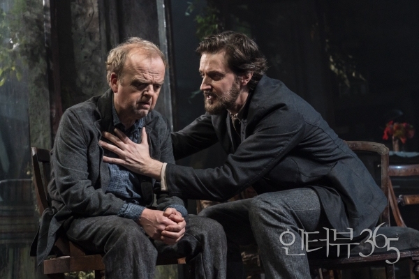 영국 트래펄가(Trafalgar)의 '엉클 바냐' 영상 장면. /Credit Johan Persson