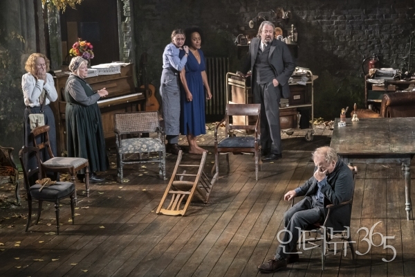 영국 트래펄가(Trafalgar)의 '엉클 바냐' 영상 장면. /Credit Johan Persson