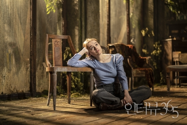 영국 트래펄가(Trafalgar)의 '엉클 바냐' 영상 장면. /Credit Johan Persson