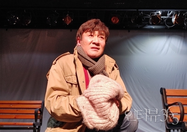 배우 이윤상(아들 역)입니다.