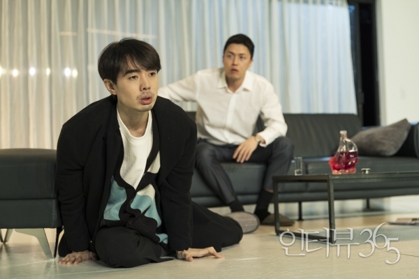 연극 '죽음의 집' 공연 장면./사진=극단 아어