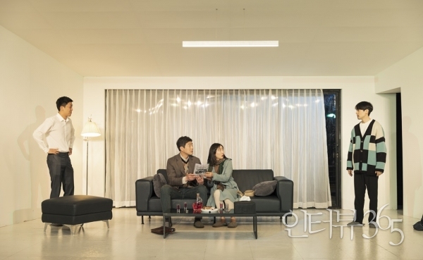 연극 '죽음의 집' 공연 장면./사진=극단 아어