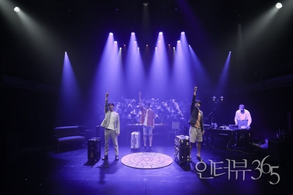2021 로드씨어터 '클럽 베를린' 공연 장면./사진=플레이위드