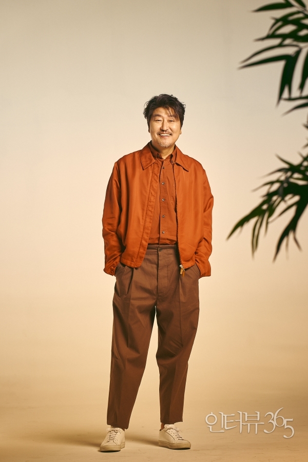 "브로커_송강호 (07) 사진=써브라임