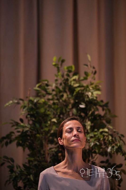 연극 '소프루' 공연장면. ©Filipe Ferreira / ©Christophe Raynaud de Lage