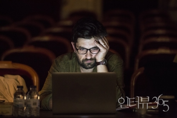 연극 '소프루' 공연장면. ©Filipe Ferreira / ©Christophe Raynaud de Lage