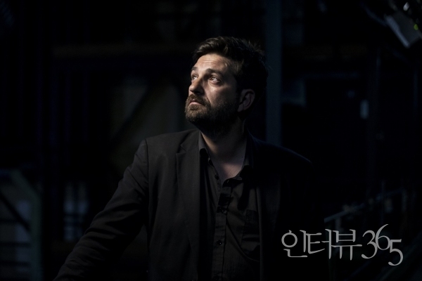 연극 '소프루' 공연장면. ©Filipe Ferreira / ©Christophe Raynaud de Lage