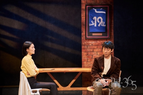 연극 '편입생' 공연장면./사진=두산아트센터