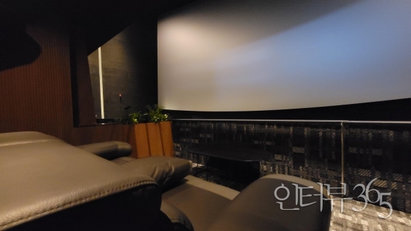 CGV압구정 프라이빗 박스에서 바라본 IMAX 스크린