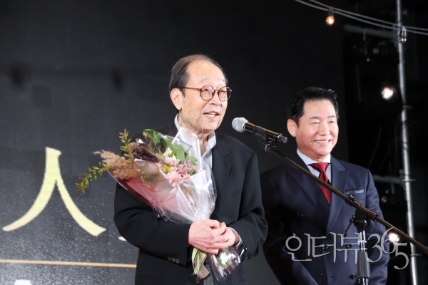 20일 서울 고덕동 스테이지28에서 개최된 ‘제12회 아름다운예술인상’&nbsp;연극예술인상을 수상한 배우 신구/사진=인터뷰365<br>