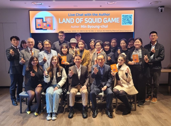 앞줄 왼쪽부터 Shivani Ahuja(인도), Liana Khimich(우크라이나), 민병철 중앙대학교 석좌교수, 우희명 AC호텔 바이 메리어트 서울 강남 회장, Carla Avila(멕시코), 두번째 줄 오른쪽 첫번째 문호수아(한국)