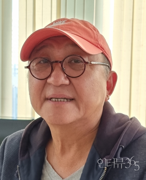 원성진 감독. 고(故) 신상옥 감독(1925∼2006)의 미개봉 유작 ‘겨울이야기’가 아들 신정균 감독과 촬영 감독인 조동관, 충무로 시대를 함께한 원성진 감독이 힘을 모아 장기간 편집 작업을 끝내고 19년 만에 개봉한다./사진=인터뷰365