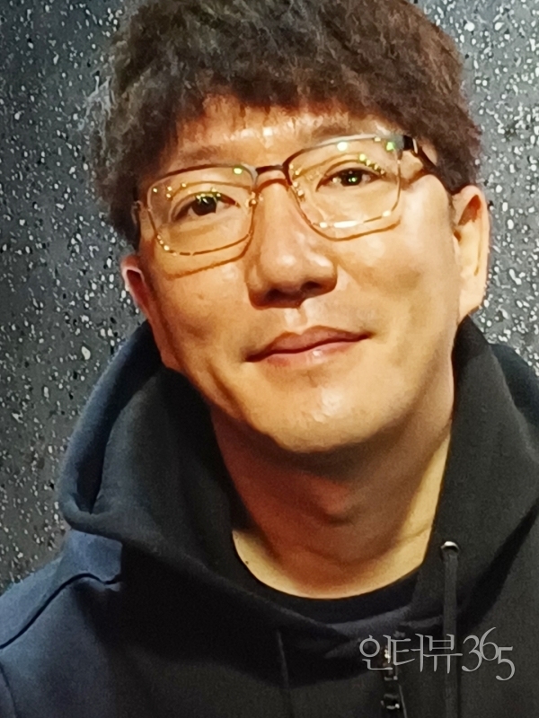 극작연출 김기석입