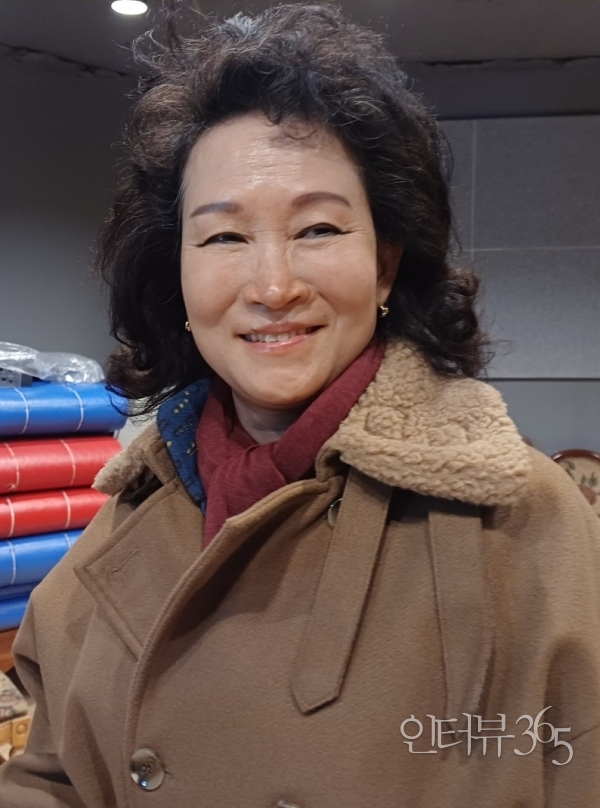 러시아의 세계적 문호 고골의 작품을 원작으로 한 송훈상 연출의 풍자극 ‘검찰관’ 연습실에서 배우들이 열연을 펼치고 있다./사진=서영석