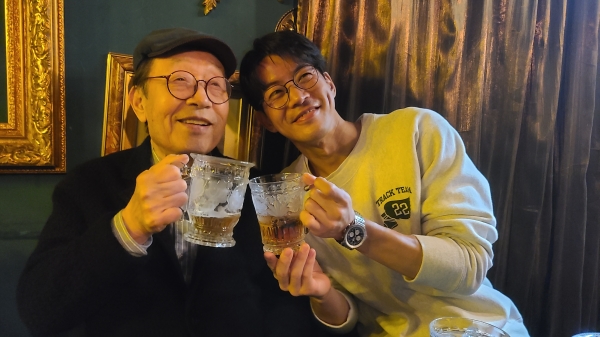 23라스트세션_신구이상윤 사석모습(사진제공_파크컴퍼니)