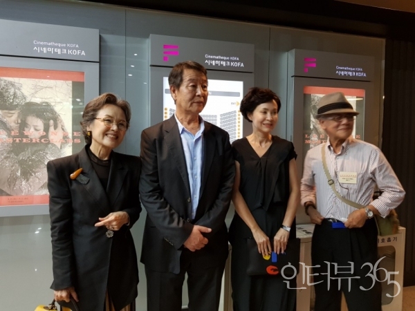 작품활동을 함께한 (왼쪽부터)영화배우 정영숙, 이원세 감독, 배우 금보라, 박성배 촬영감독.<br>
