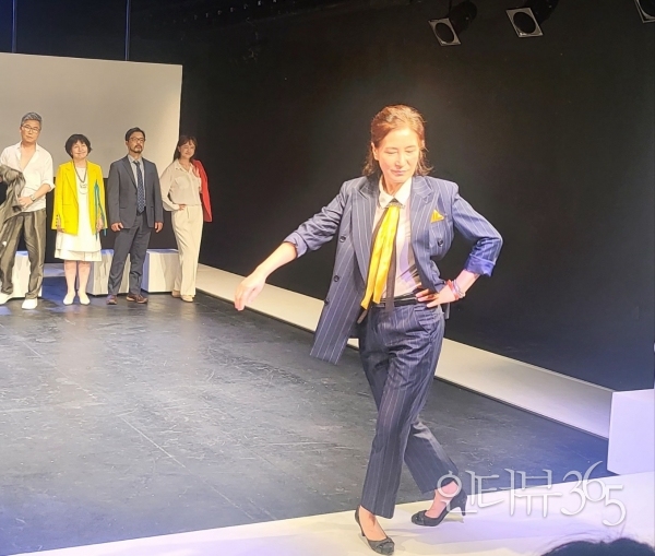 연극 '누란누란(累卵累卵)' /사진=정중헌